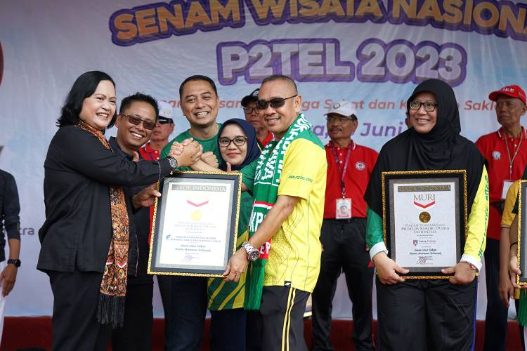 Wali Kota Eri Cahyadi turut banggga dengan para ribuan peserta P2TEL yang hadir di Kota Surabaya