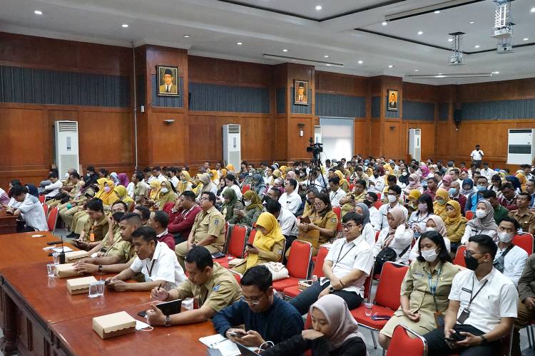 Pemkot Surabaya Latih Ratusan Pengelola Aduan Masyarakat 
