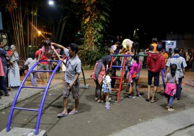 Taman di Surabaya selalu ramai di kunjungi anak anak
