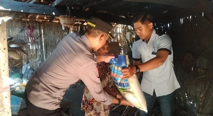 Polsek Larangan Sambangi Janda Lansia