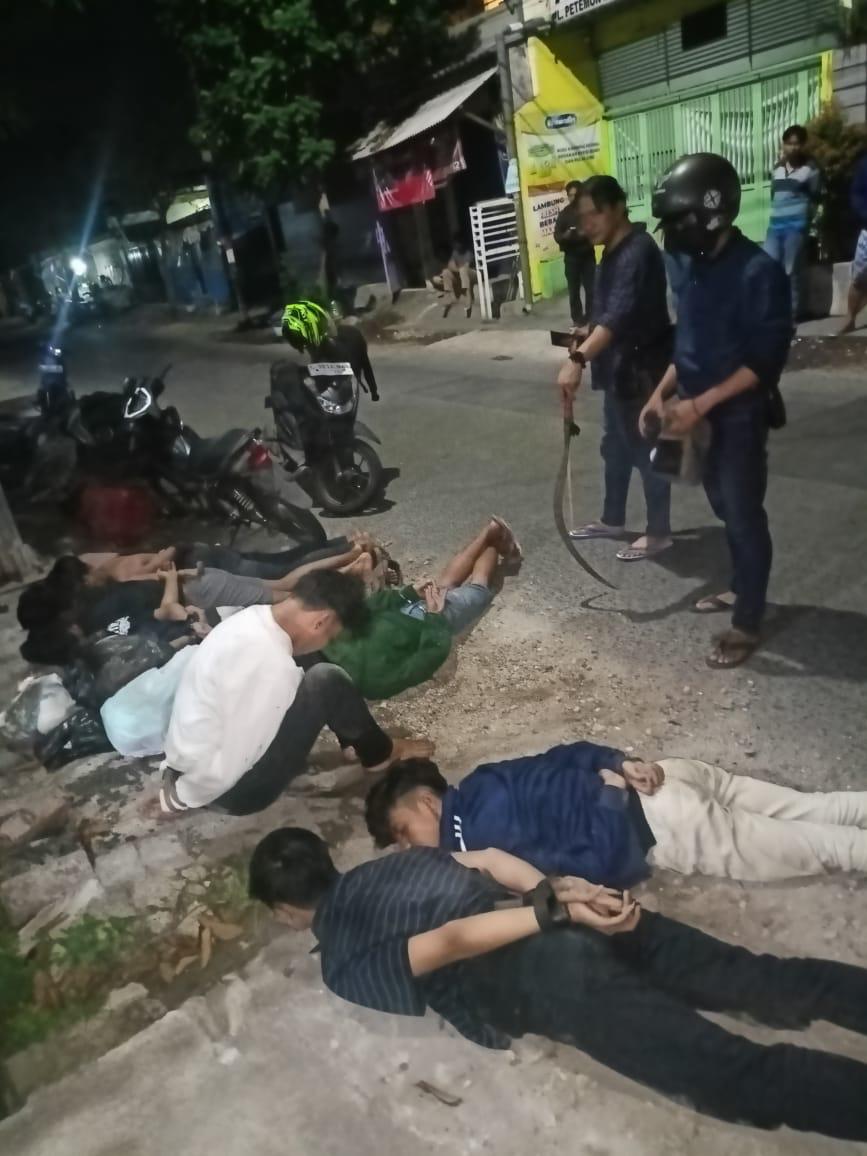 Puluhan anggota gangster yang diamankan Polrestabes Surabaya