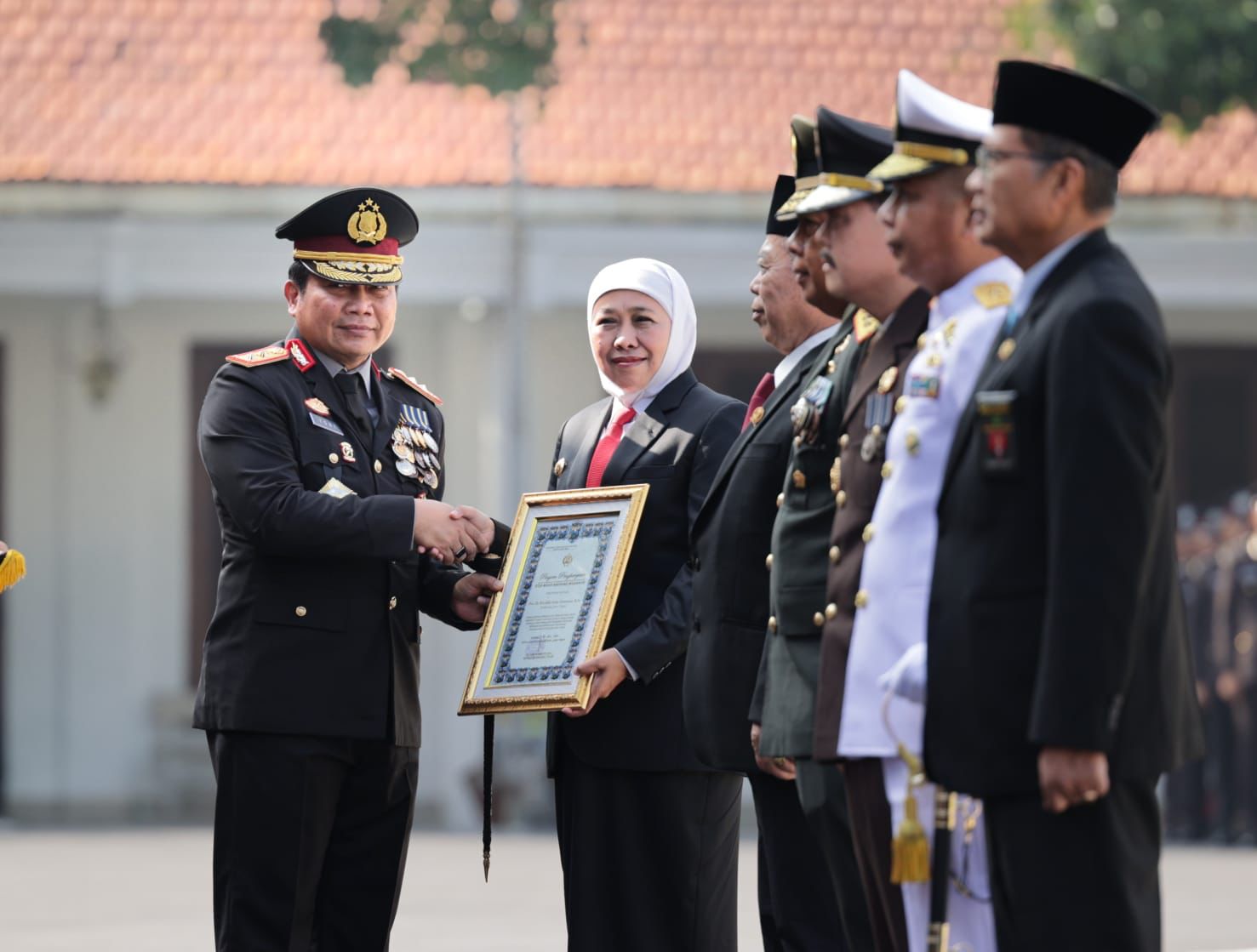Penghargaan diberikan langsung oleh Kapolda Jatim Irjen Pol Toni Harmanto