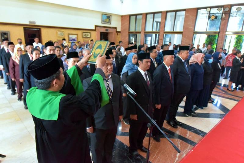 Pelantikan dan mutasi jabatan di lingkungan Pemkot Surabaya 