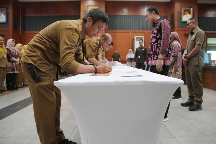Pejabat Pemkot Surabaya Tandatangani Perjanjian Kinerja,
