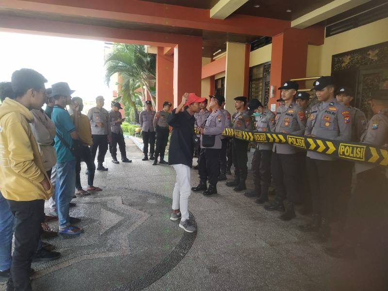 Dinas Sosial P3A Sumenep Disorot, Diduga ada Pemangkasan Bantuan