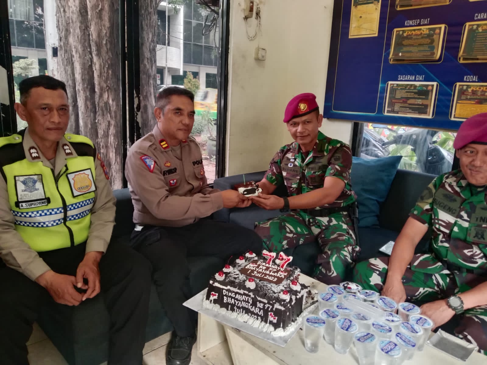 AKBP Arif dan Letkol Laut P Salam