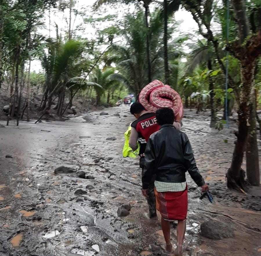 Korban banjir di Lumajang