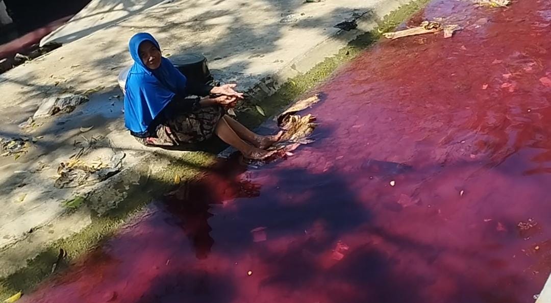 Air sungai disepanjang sungai di Pamekasan