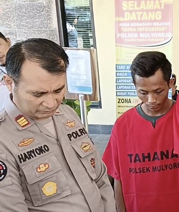 Pelaku pencuri motor didampingi Kasubaghumas Polrestabes Surabaya