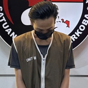 Kurir pengedar sabu yang ditangkap oleh Polrestabes Surabaya