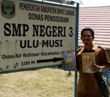 Salah Satu Dewan Guru SMP N 03 Ulu Musi