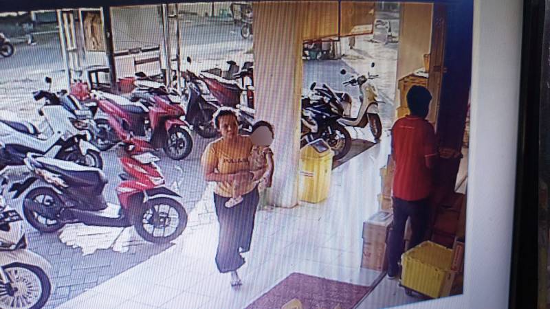 Pelaku saat terekam camera CCTV