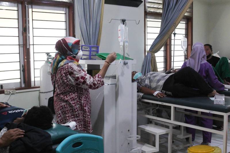 Penanganan Pasien Keracunan dari Dinkes Surabaya 