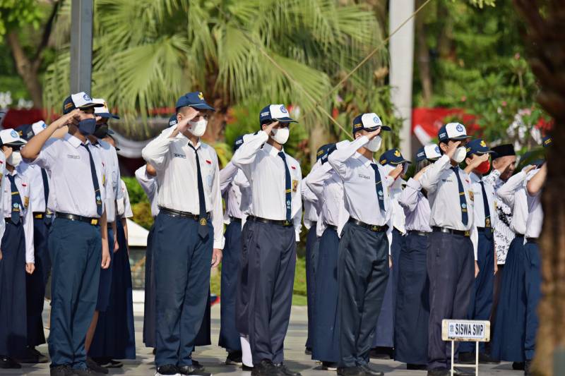 Wali Kota Eri juga menyatakan bahwa tidak semua dalam wilayah kelurahan terdapat SD, SMP maupun SMA negeri