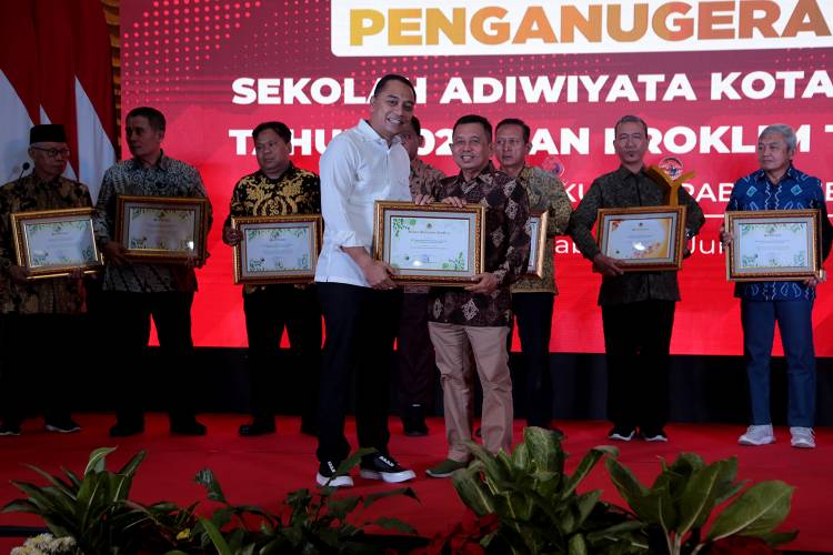 Peraih Piagam Adiwiyata