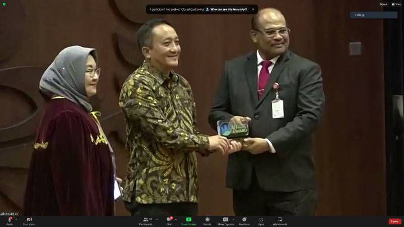 Pemkot Surabaya Sabet Dua Penghargaan