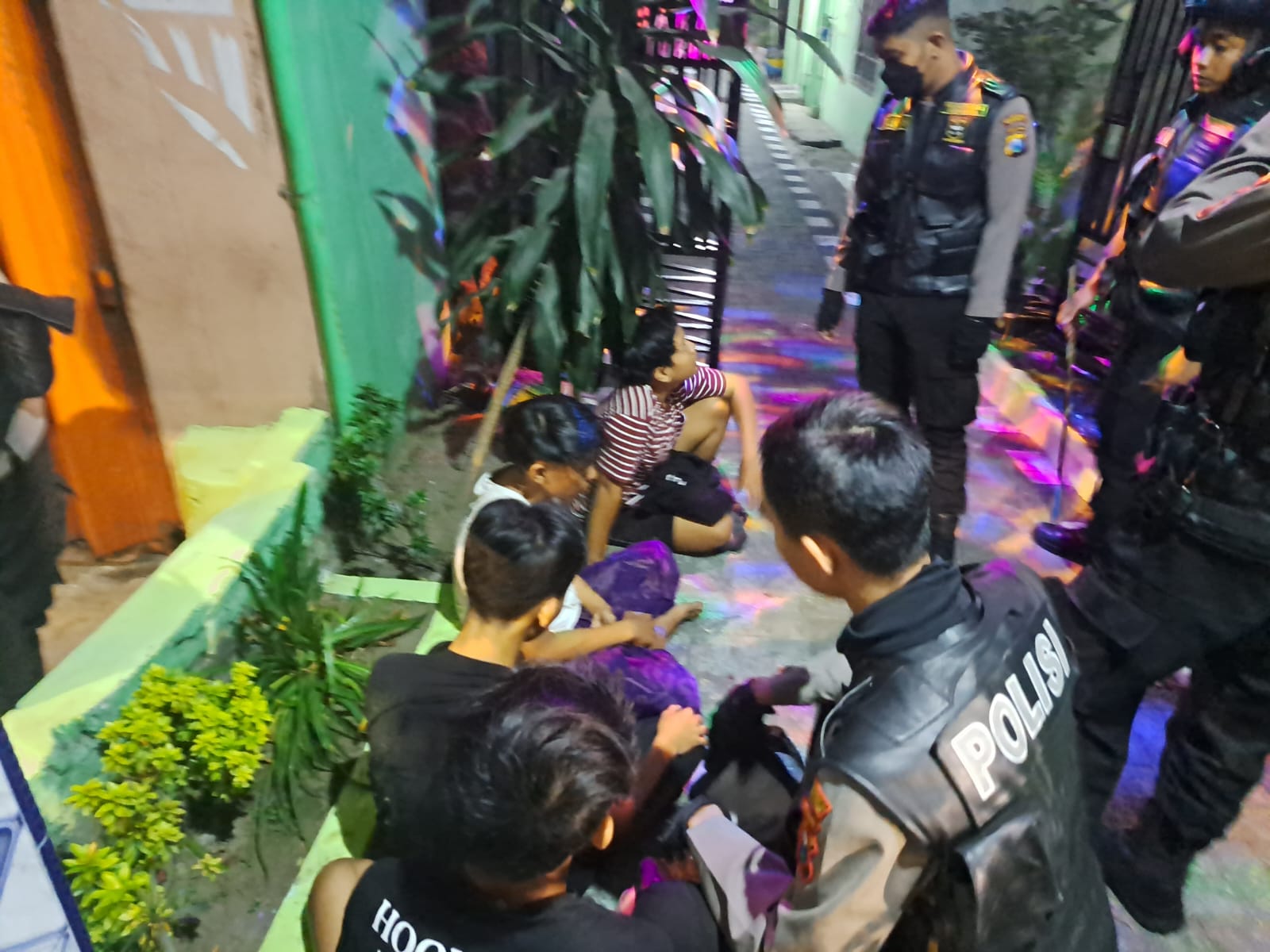 Beberapa pemuda yang diamankan Polrestabes Surabaya 