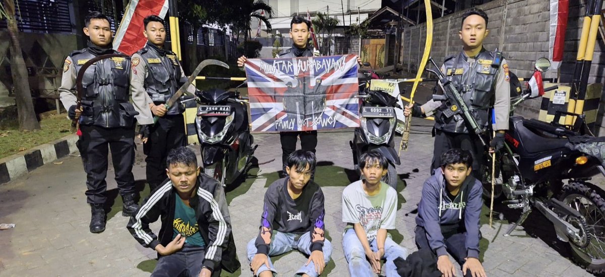 Anggota dua kelompok gangster yang diamankan Polrestabes Surabaya