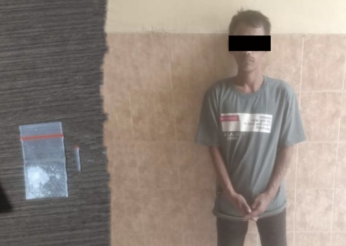 Tersangka dan Barang bukti sabu yang diamankan