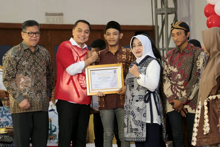 Wali Kota Eri Cahyadi ingin, selain bisa naik kelas, para pelaku UMKM binaan BPR SAU