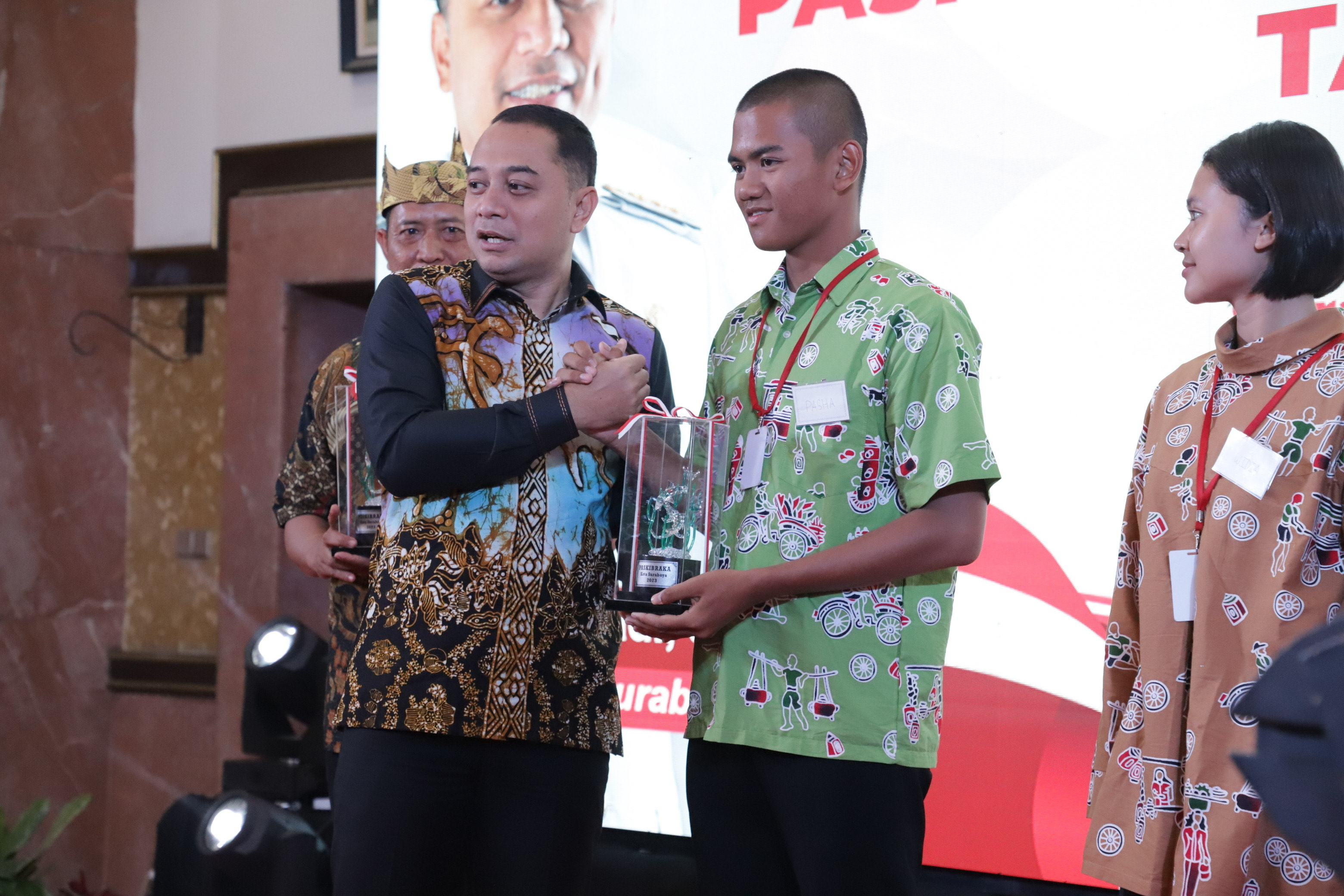 Wali Kota Surabaya Eri Tutup Diklat Paskibraka Surabaya 2023