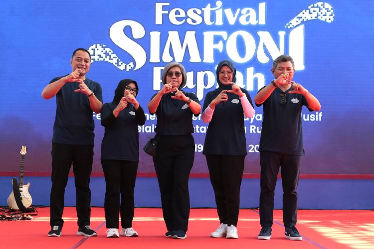 Wali Kota Surabaya Eri Cahyadi bersama Bank Indonesia
