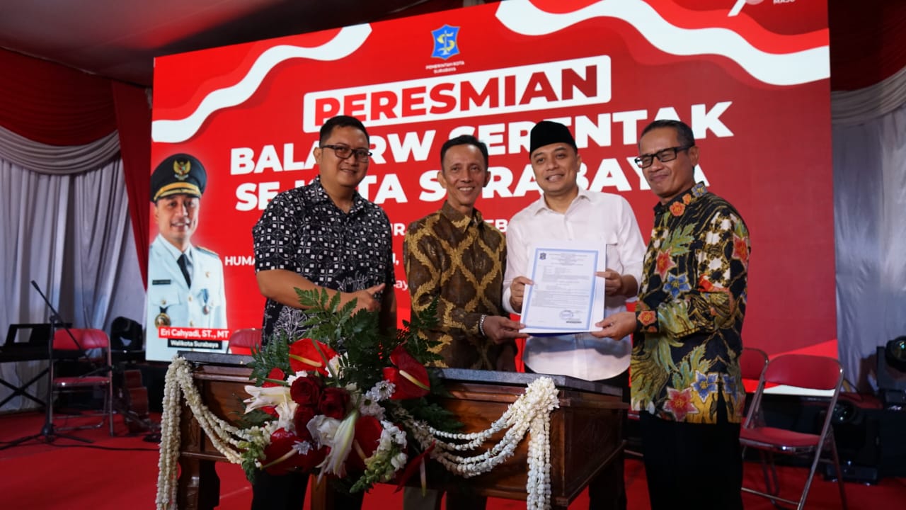 Wali Kota Surabaya Eri Cahyadi meresmikan serentak 1.159 Balai RW di seluruh Kota Surabaya