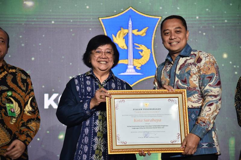 Delapan Kali Berturut Terima Penghargaan Nirwasita Tantra, Wali Kota Eri: Bukti Kualitas Udara Surabaya Bersih