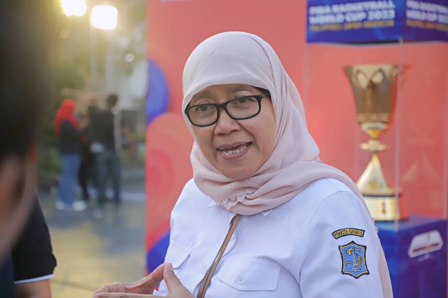 Kepala Dinas Disbudporapar Kota Surabaya Wiwiek Widayati