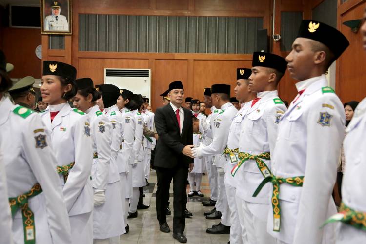 98 Paskibraka Surabaya Dikukuhkan Oleh Wali Kota Surabaya Eri Cahyadi 