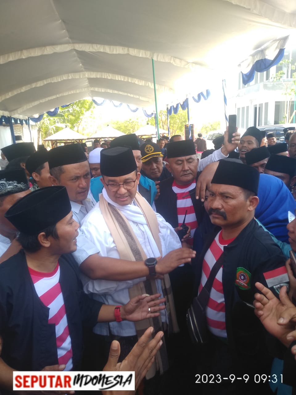 Ribuan Warga Sambut Kedatangan Anies 
