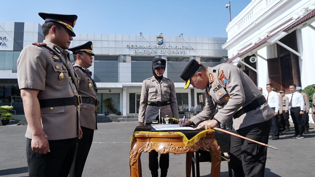 Serah terima jabatan Polrestabes Surabaya
