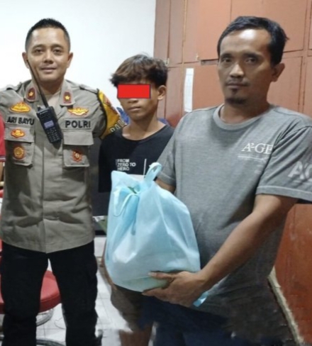 Bantuan sembako dari Kapolsek Tambaksari Surabaya 