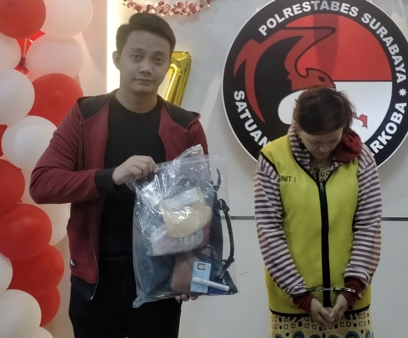 Wanita pengedar narkotika jenis sabu di Polrestabes Surabaya