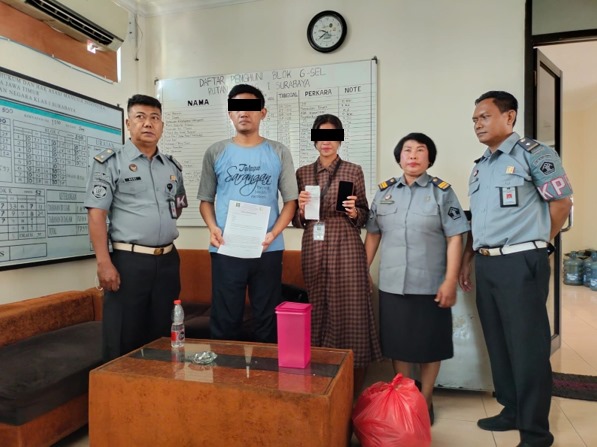 Masuk Lapas, Wanita Pakis Surabaya Simpan HP dalam BH 