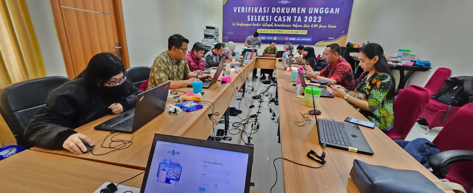 Warga Jatim mendaftar sebagai penjaga tananan atau sipir lapas/ rutan.