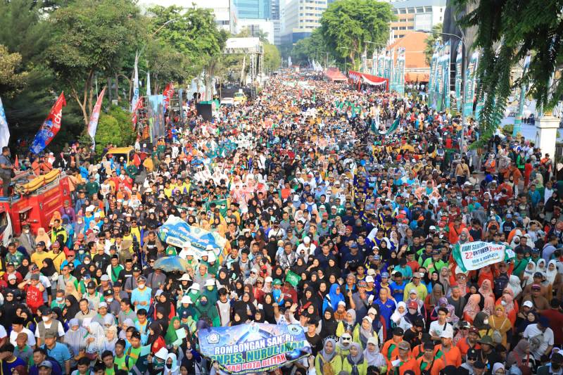 Ribuan Santri Ikut Partisipasi Semarakkan Jalan Santai