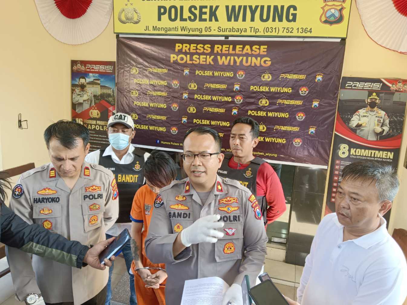 Kapolsek Wiyung Pamerkan pelaku penipuan 