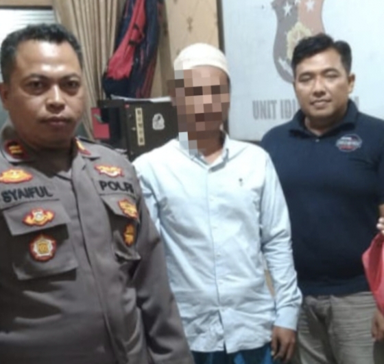 Pelaku pembunuhan di Pamekasan diapit petugas