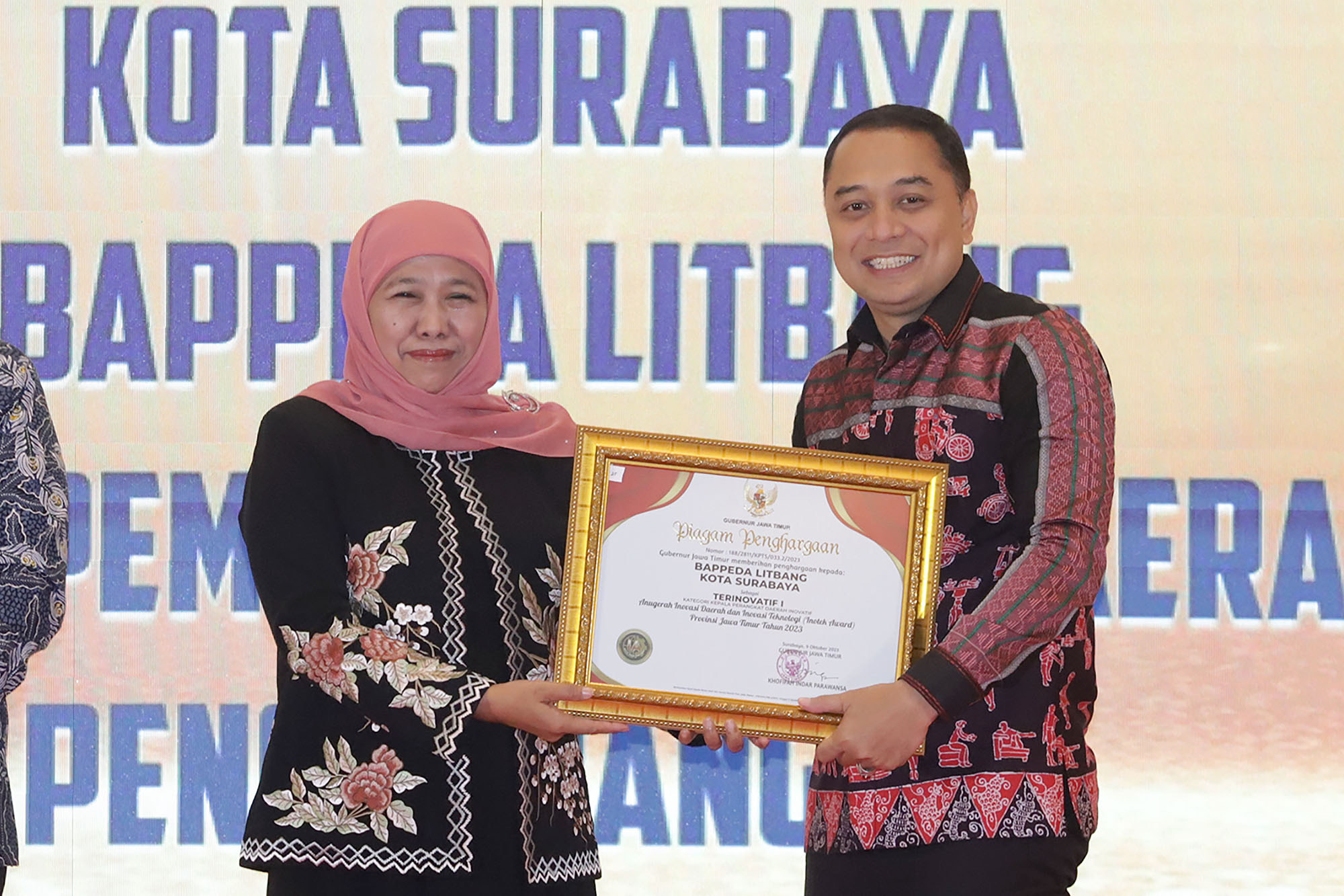 Pemkot Surabaya Raih Dua Penghargaan 