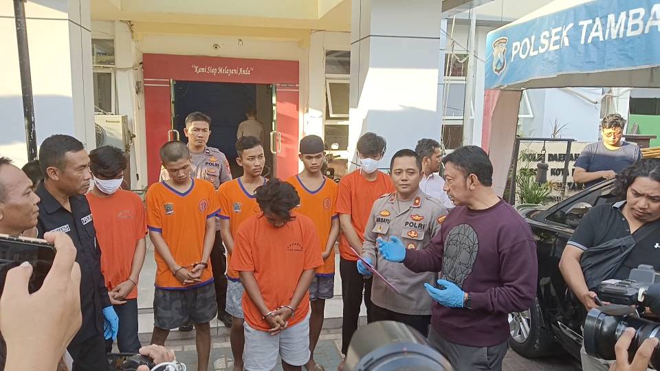 Tujuh anggota Gengster di Polsek Tambaksari 