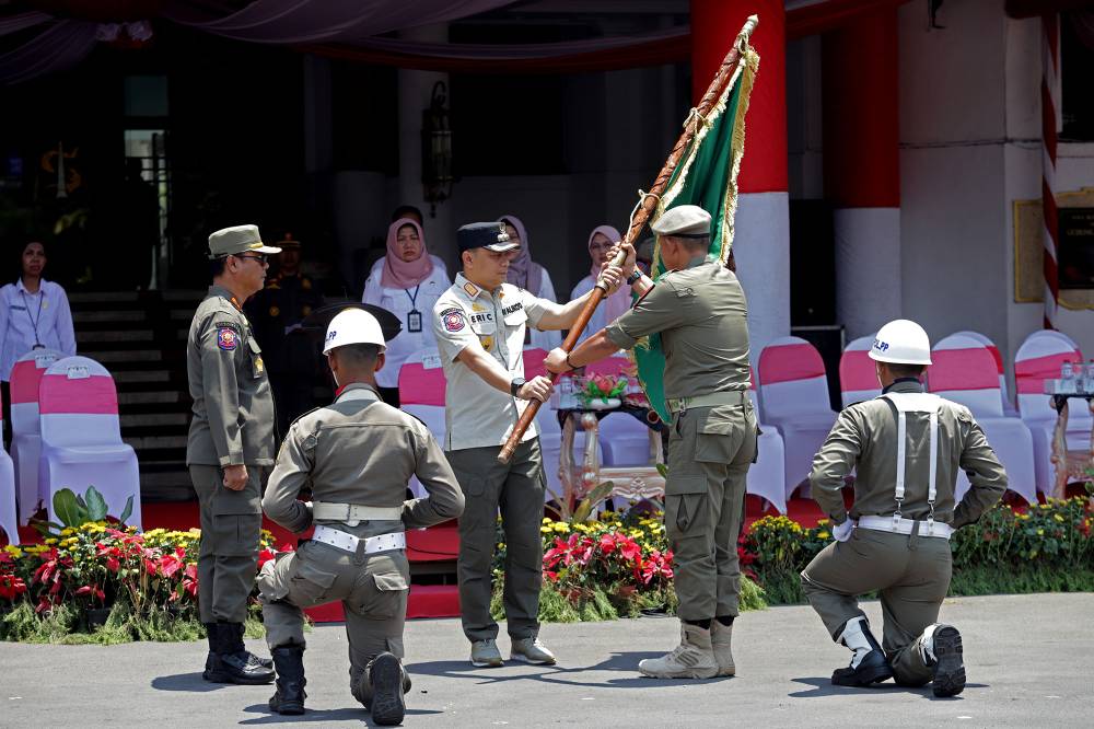 Wali Kota Eri Cahyadi Sambut Bendera Pataka Jer Basuki Mawa Beya