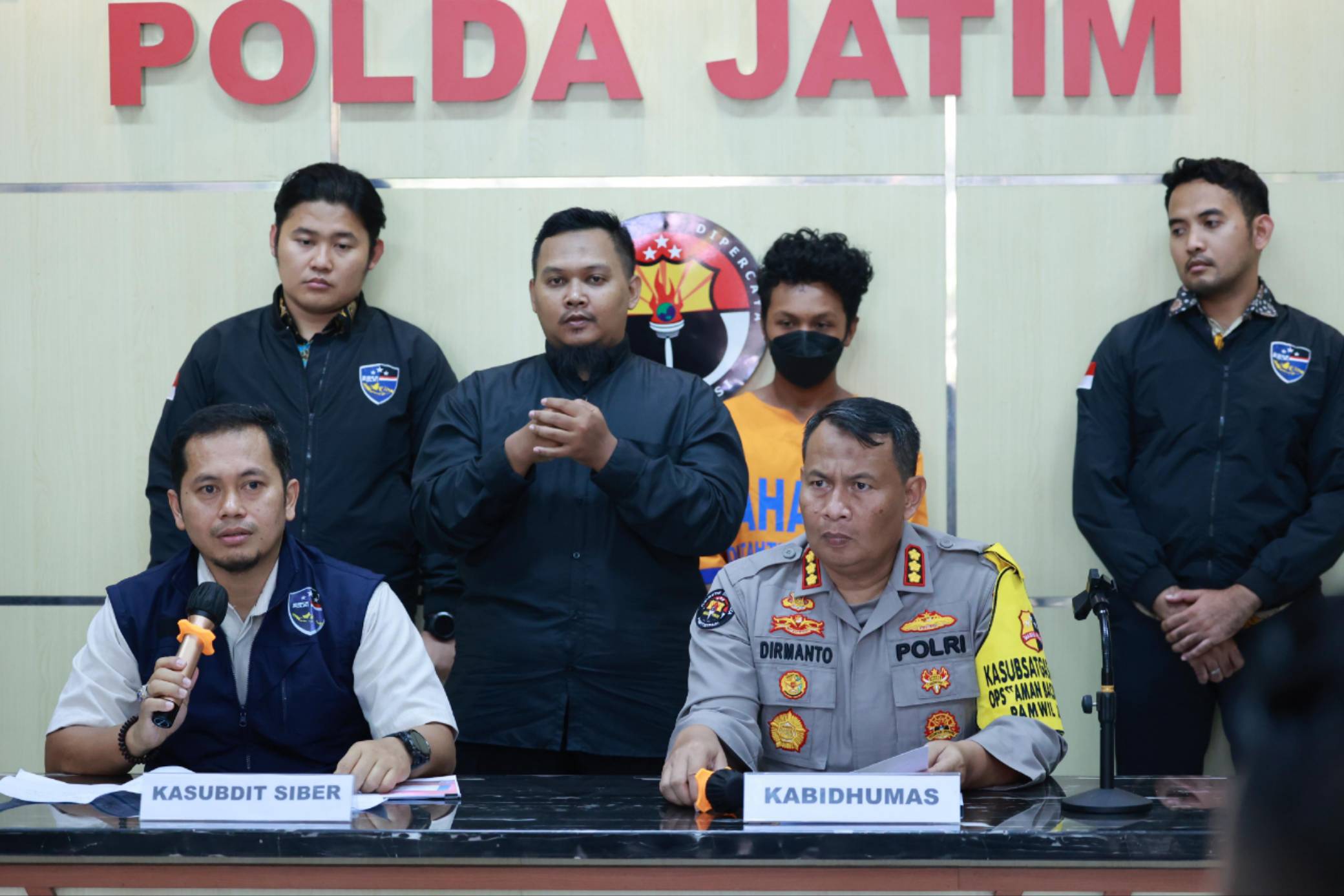 Polda Jatim pamerkan pelaku,