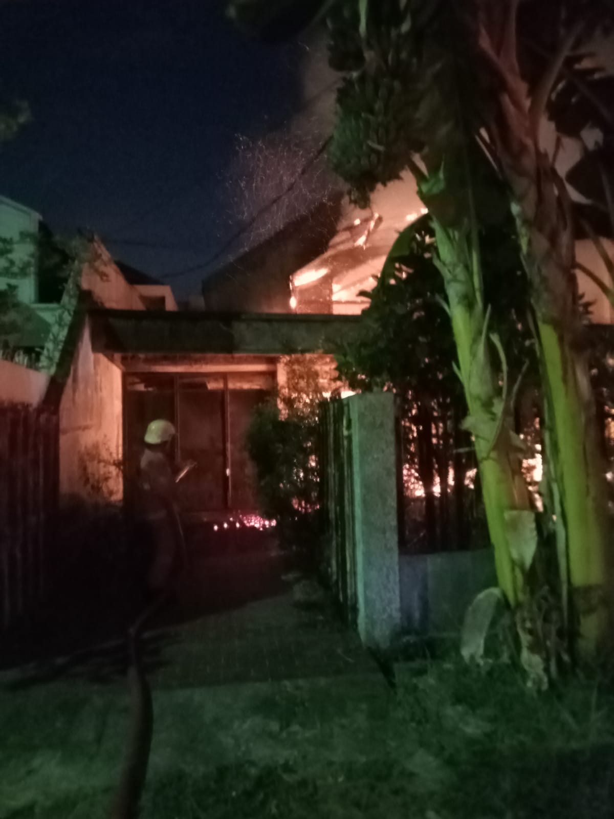 Rumah yang teebakar di Kertajaya Surabaya