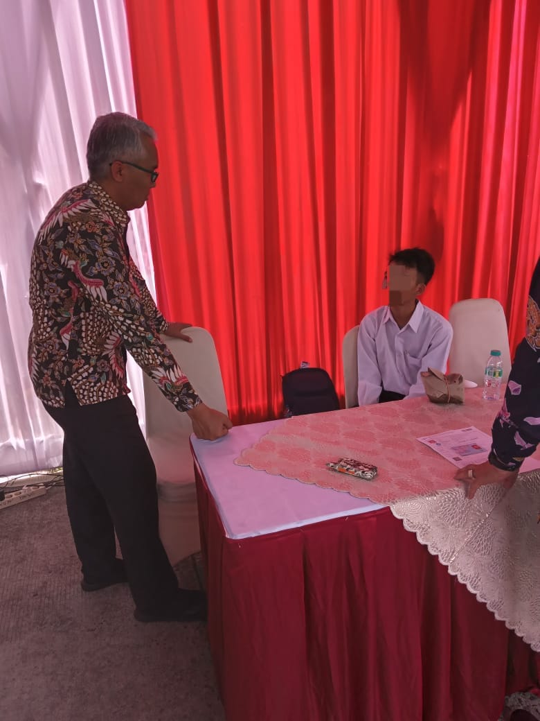 Joki CPNS saat diamankan petugas di Surabaya