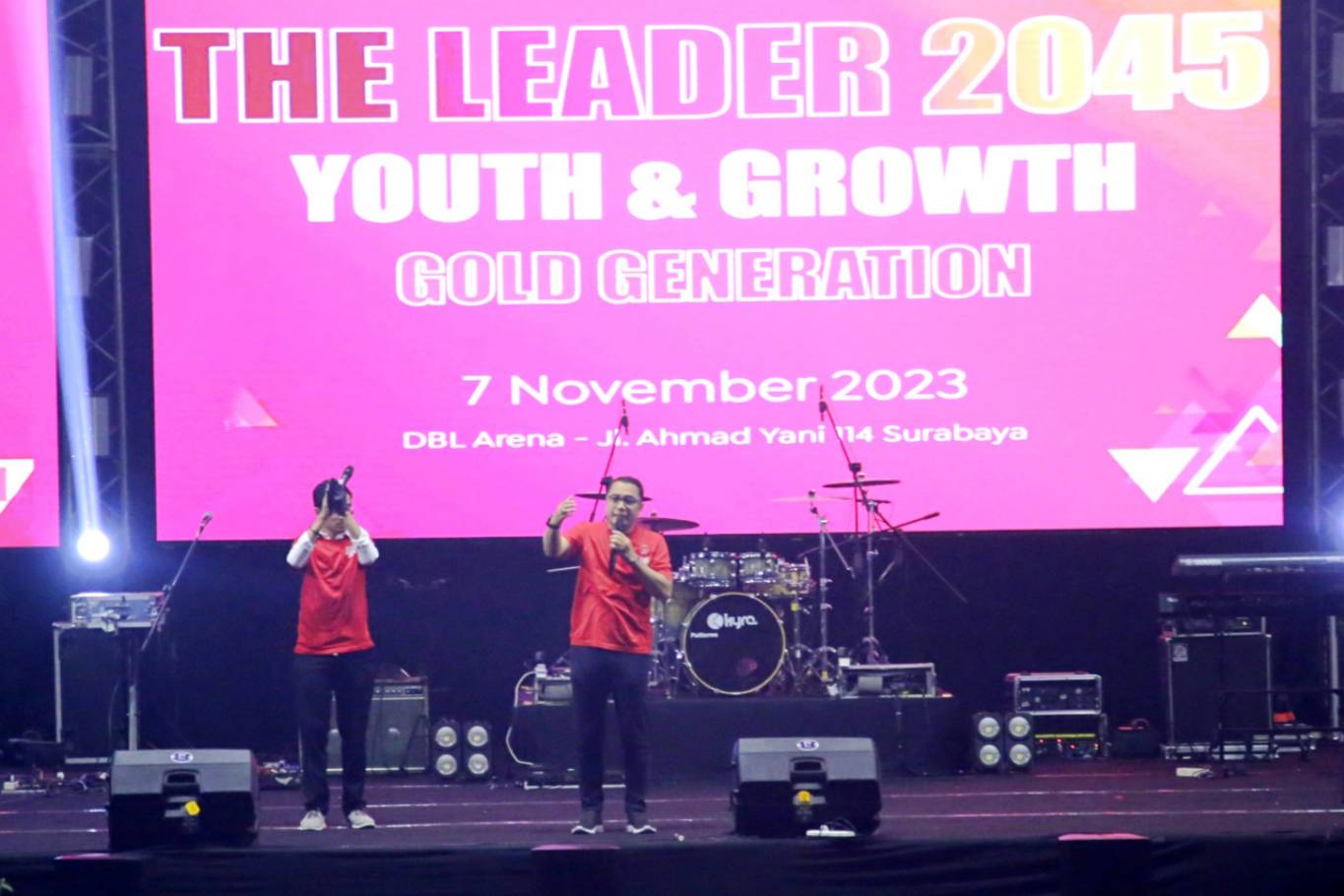 Wali Kota Eri Bakar Semangat Pemuda Surabaya di The Leader 2045