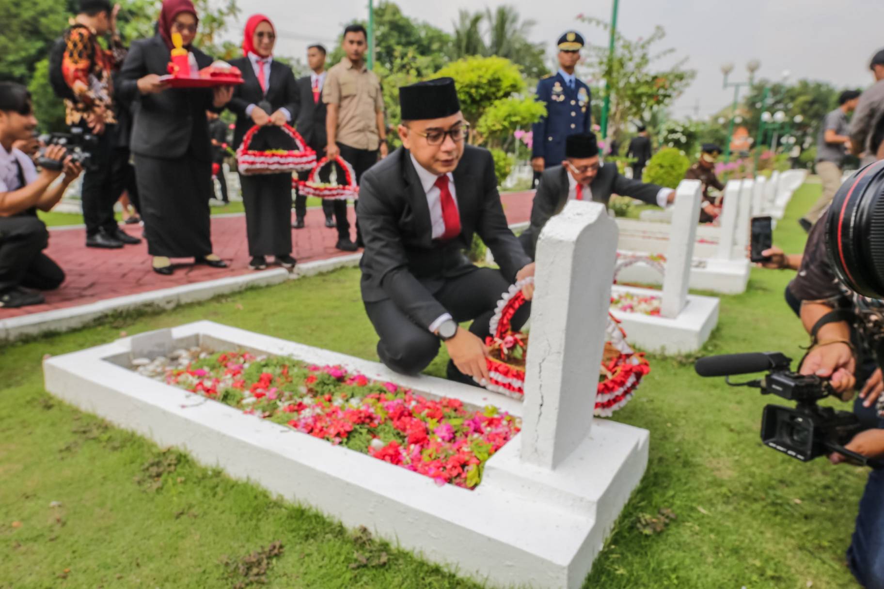 Wali Kota Eri: Semangat Pahlawan Terus Membara di Hati Arek Suroboyo