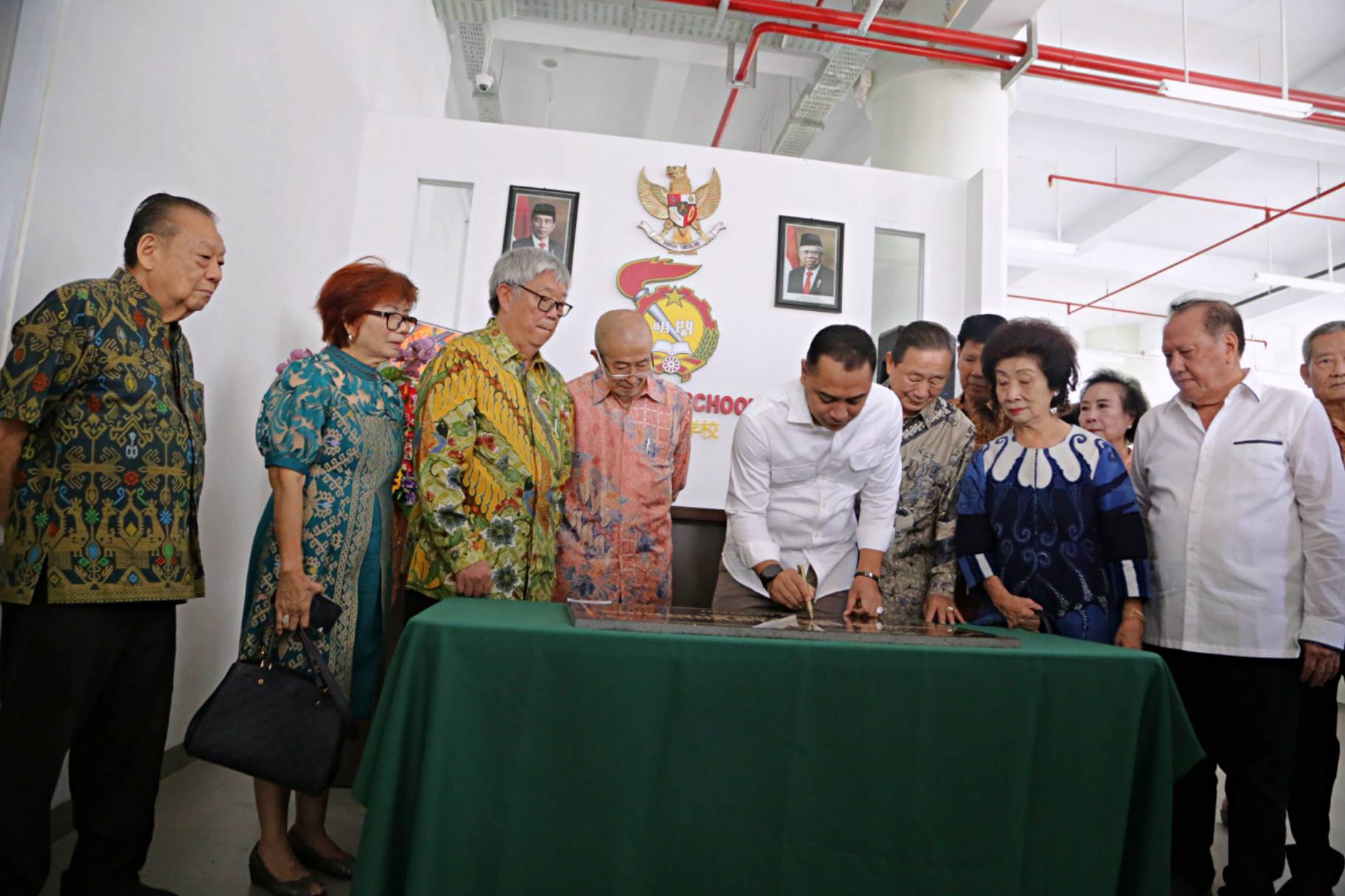 Wali Kota Surabaya Eri Cahyadi meresmikan gedung baru sekolah Khay Ming 