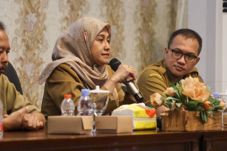 Kepala Dinkopumdag Kota Surabaya Dewi Soeriyawati