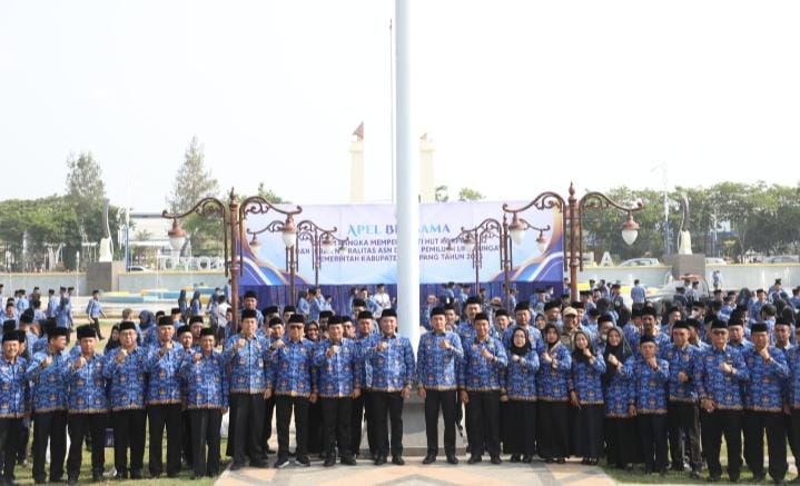 Bupati dan Wabub Sampang Hadiri HUT KORPRI 52